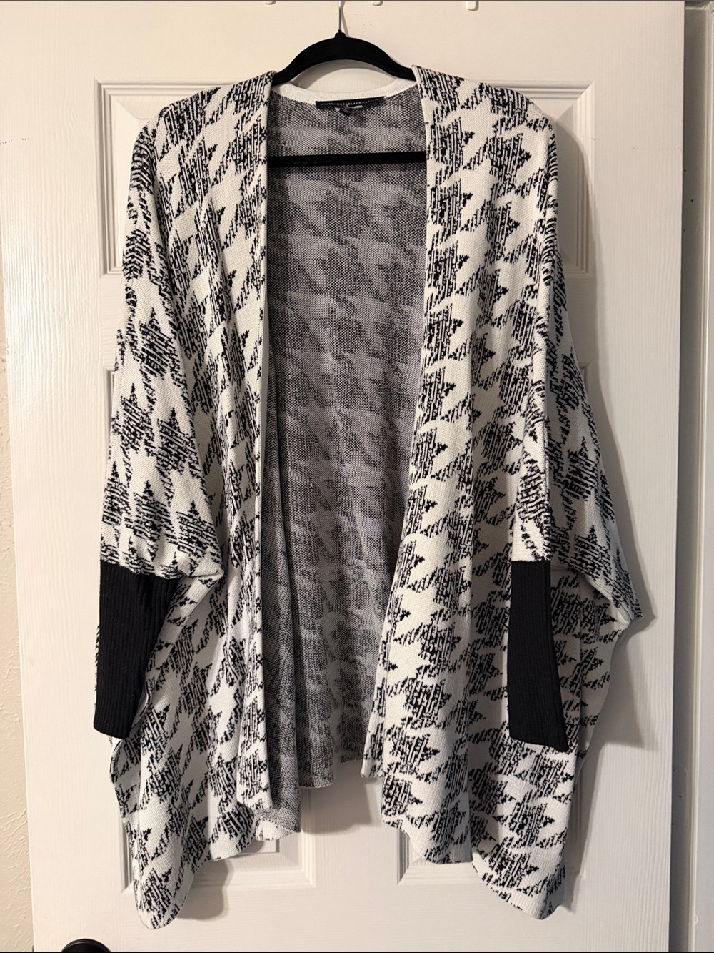 White House Black Market Black & White Houndstooth Open Cardigan/poncho